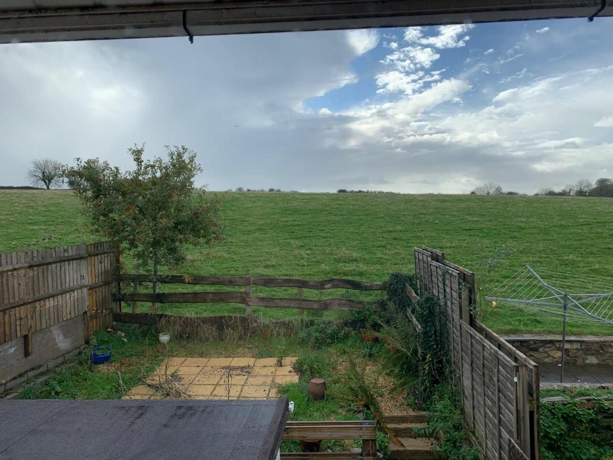 Character Dartmoor Cottage Йелвертон Экстерьер фото